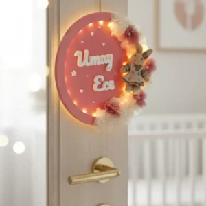 isme ozel tavsanli ve cicekli isikli bebek odasi kapi susu